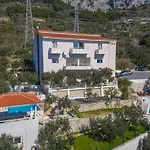 Villa Petra Apartment With Private Pool